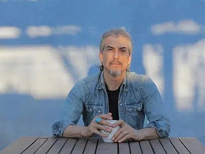 image of Howe Gelb Shares his Creative Process