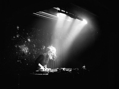 image of Noémi Büchi about sound as matter and “late-futuristic symphonics”