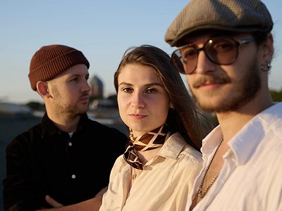 image of Ronja Pöhlmann of Amber & the Moon about her Voice and Singing
