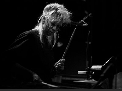image of Simone Aubert (Hyperculte, Peter Kernel) about Drumming