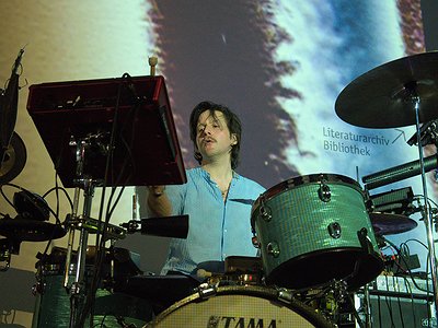 image of Simon Popp about Drumming