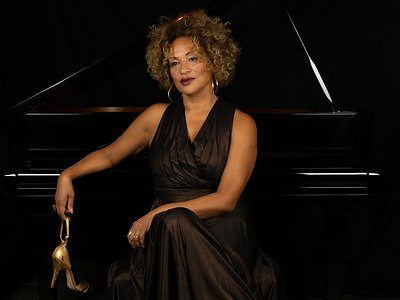 image of Mariana Ramos about her Voice and Singing